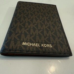 Michael Kors Jet Set Passport Wallet black and brown-never used, like new
